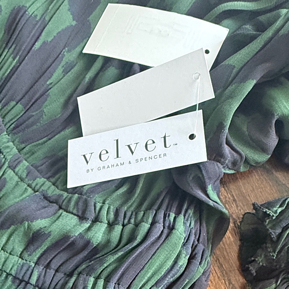 Velvet Green and Black Long Sleeve Tiered Midi Dress - Picture 4 of 7